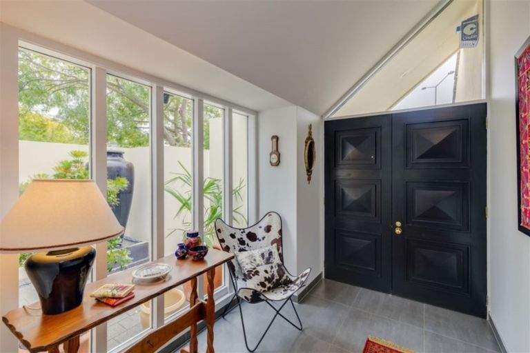 Photo of property in 61 Fendalton Road, Fendalton, Christchurch, 8014