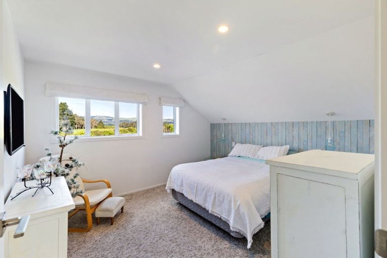 Photo of property in 51 Coutts Way, Fitzherbert, Palmerston North, 4410