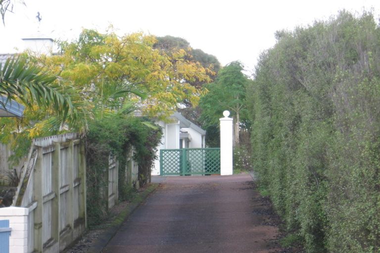 Photo of property in 18 Manor Park, Sunnyhills, Auckland, 2010