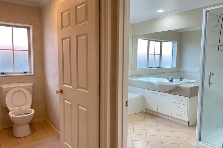 Photo of property in 14 Tolben Place, Golflands, Auckland, 2013