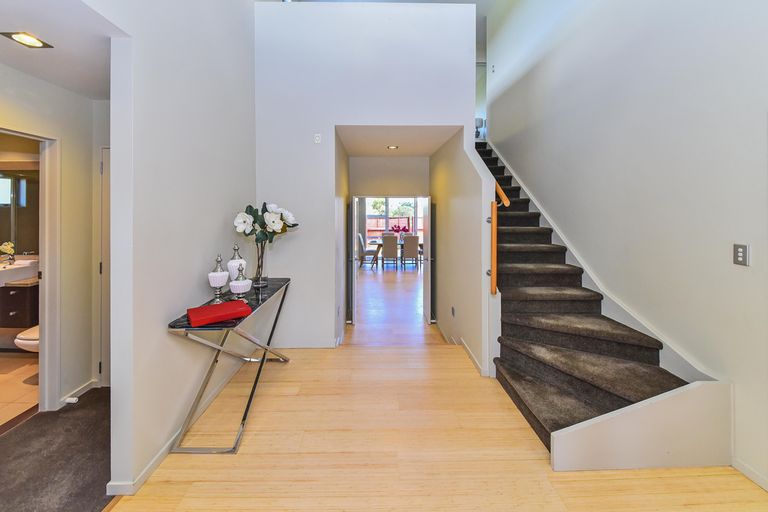 Photo of property in 16 Stranraer Crescent, Wattle Downs, Auckland, 2103