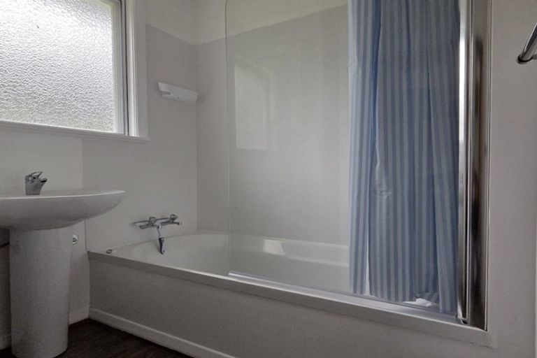 Photo of property in 8a-8b Devon Place, Cannons Creek, Porirua, 5024