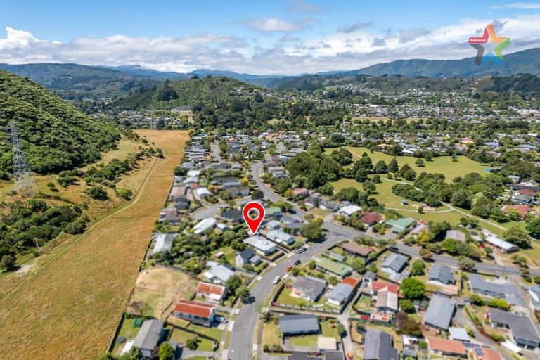 Photo of property in 69b Hartford Crescent, Totara Park, Upper Hutt, 5018