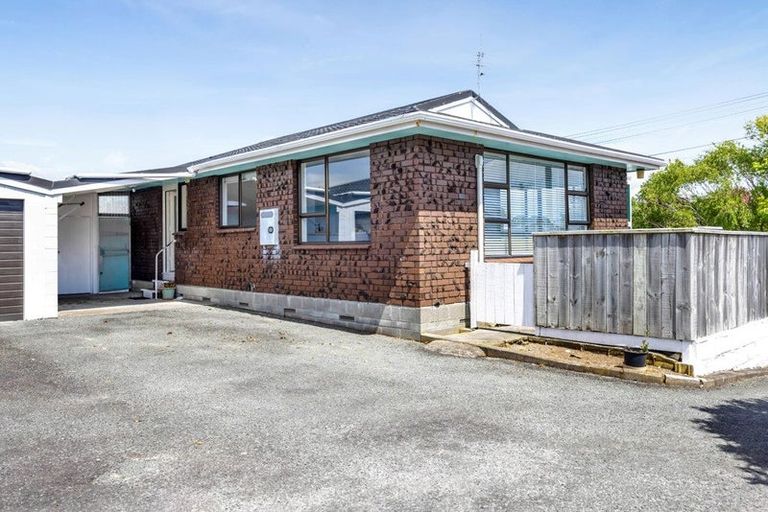 Photo of property in 1/7 Mahoe Street, Strandon, New Plymouth, 4312