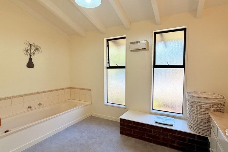 Photo of property in 270 Whartons Road, Island Stream, Oamaru, 9492
