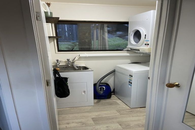 Photo of property in 1/51b Sunset Road, Totara Vale, Auckland, 0632