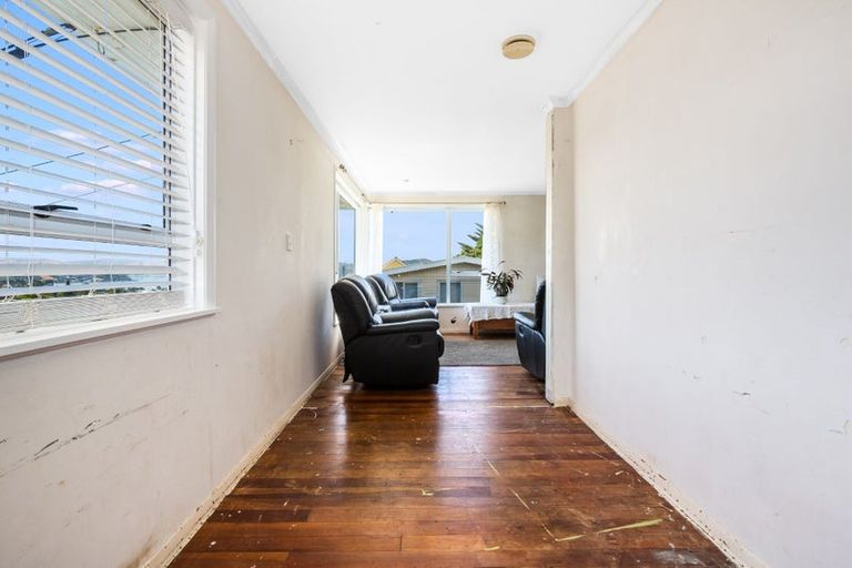 Photo of property in 11 Ngahue Crescent, Elsdon, Porirua, 5022