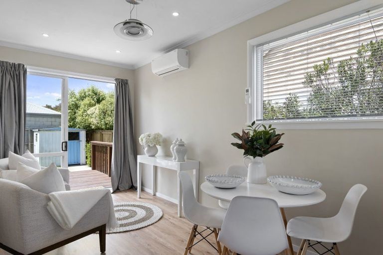 Photo of property in 16 Epsom Road, Sockburn, Christchurch, 8042