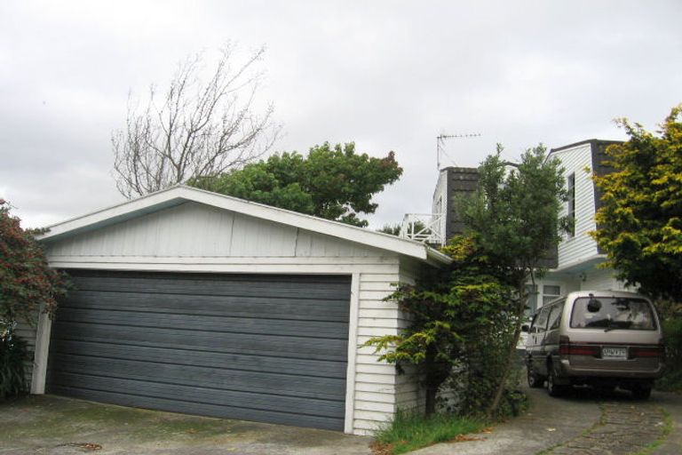 Photo of property in 2 Park Avenue, Tawa, Wellington, 5028