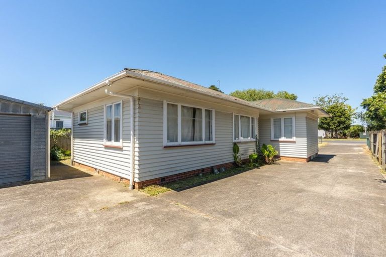 Photo of property in 383 Massey Road, Mangere East, Auckland, 2024