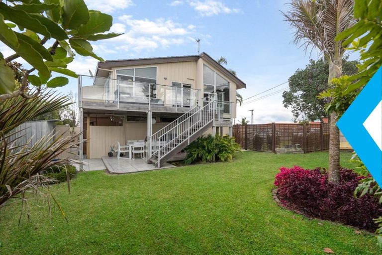 Photo of property in 3/108 East Coast Road, Forrest Hill, Auckland, 0620