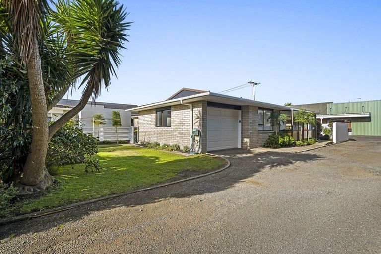 Photo of property in 5a Clemow Road, Fitzroy, New Plymouth, 4312
