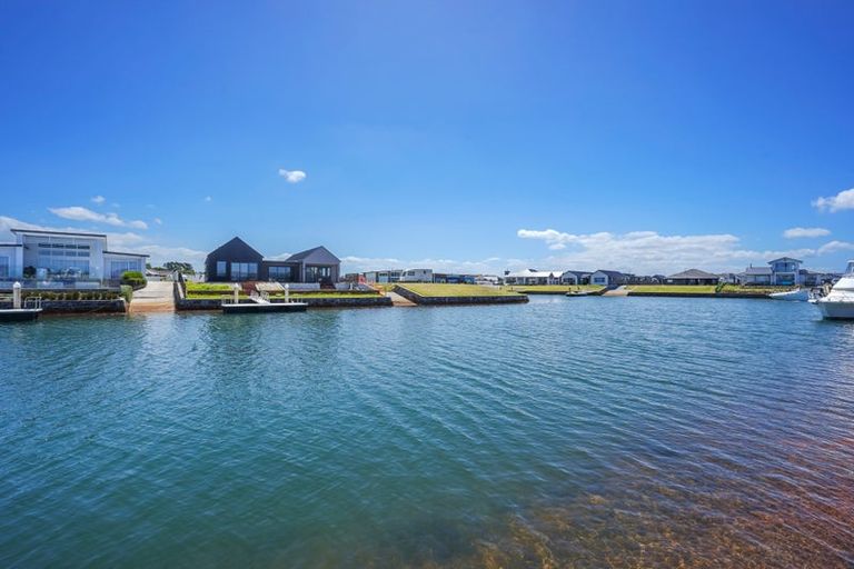 Photo of property in 28 Waitemata Drive, One Tree Point, 0118