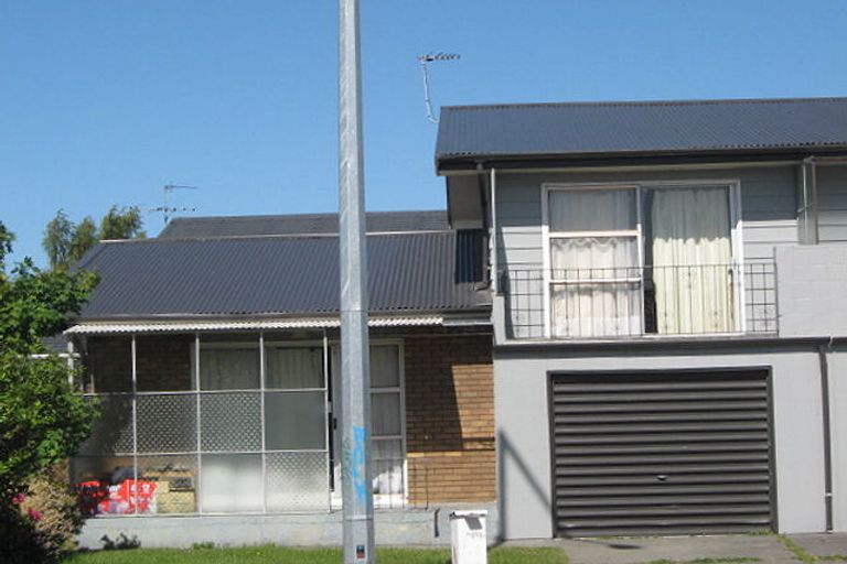 Photo of property in 2/404 Main North Road, Redwood, Christchurch, 8051