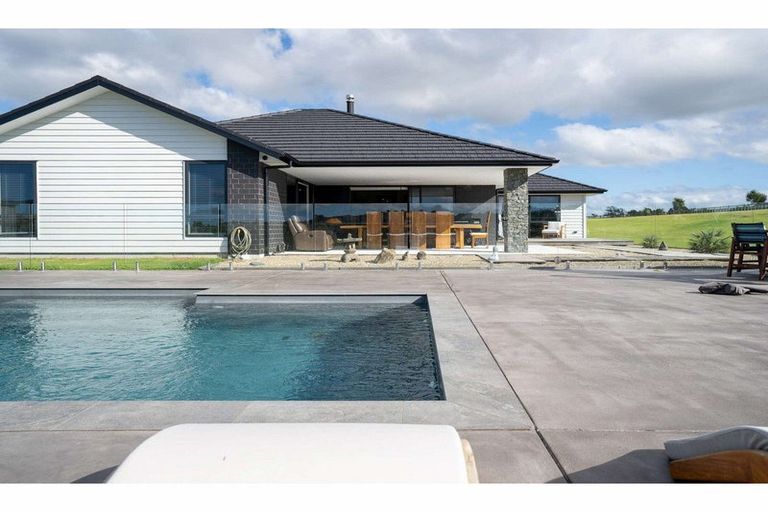 Photo of property in 1 Fernbird Grove, Kerikeri, 0294