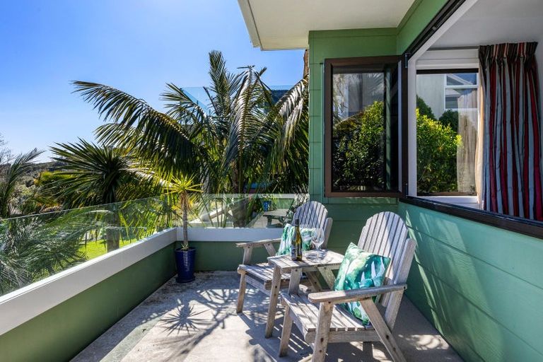Photo of property in 27 De Luen Avenue, Tindalls Beach, Whangaparaoa, 0930