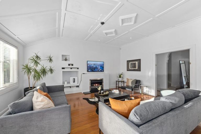 Photo of property in 8 Tiri Road, Milford, Auckland, 0620