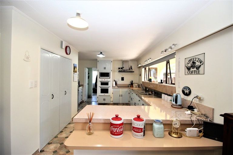 Photo of property in 23 Ross Street, Woodville, 4920