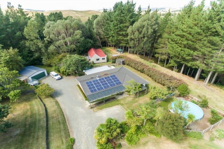 Photo of property in 2067 Taihape Road, Sherenden, Hastings, 4179