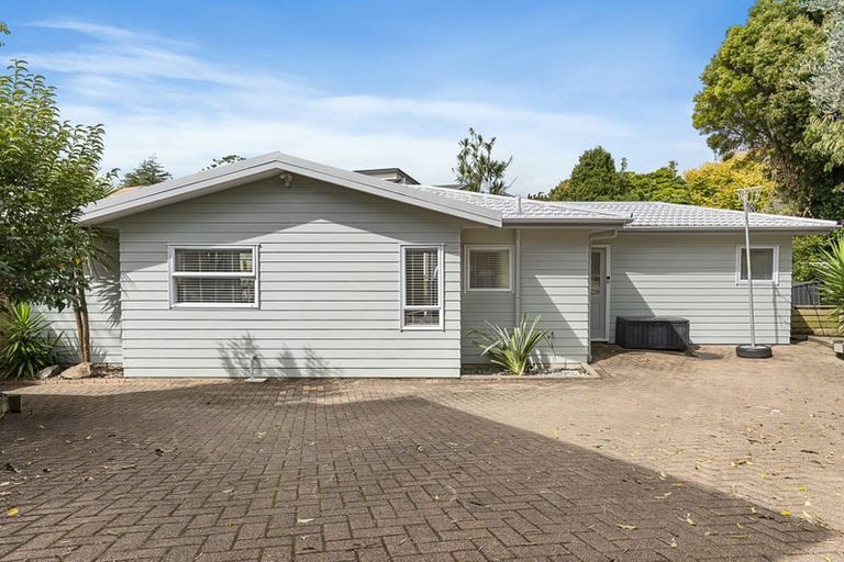 Photo of property in 2/58 Botany Road, Botany Downs, Auckland, 2010