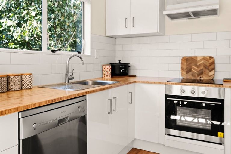 Photo of property in 93d Clemow Road, Fitzroy, New Plymouth, 4312