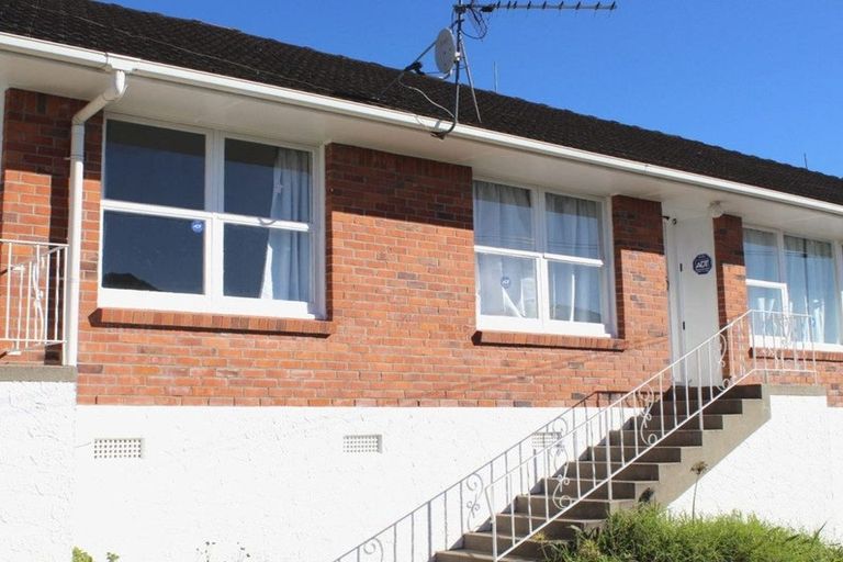 Photo of property in 61 Ocean View Road, Hillcrest, Auckland, 0627