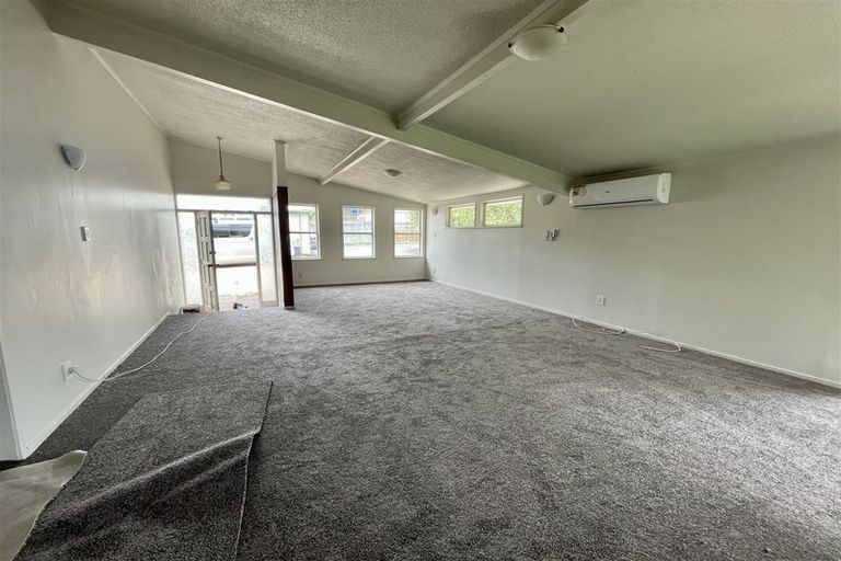 Photo of property in 13 Denyer Place, New Lynn, Auckland, 0600