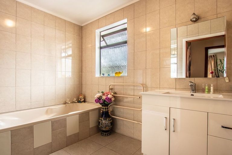 Photo of property in 49 Walton Road, Paraparaumu Beach, Paraparaumu, 5032