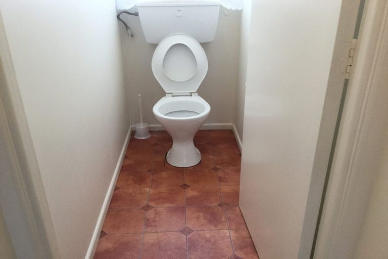 Photo of property in 2/25 Nutsey Avenue, Northcote, Auckland, 0627