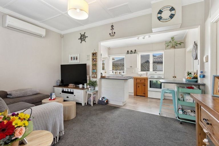 Photo of property in 176 Bowhill Road, New Brighton, Christchurch, 8083