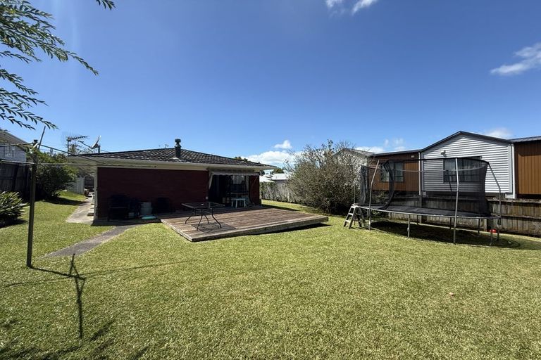 Photo of property in 2/9 Windy Ridge Road, Glenfield, Auckland, 0629