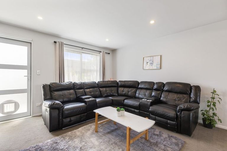 Photo of property in 5/11 Ray Small Drive, Papakura, 2110