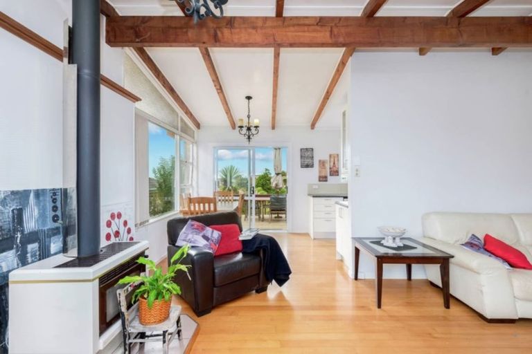 Photo of property in 21 Bert Wilson Place, Cockle Bay, Auckland, 2014