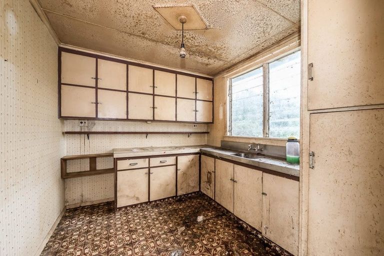 Photo of property in 10 Wairere Grove, Paraparaumu, 5032