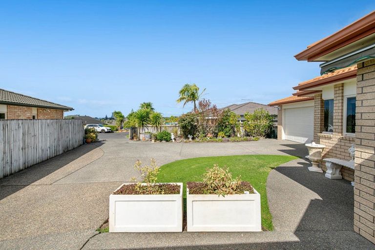 Photo of property in 18 Chesterfield Way, Orewa, 0931