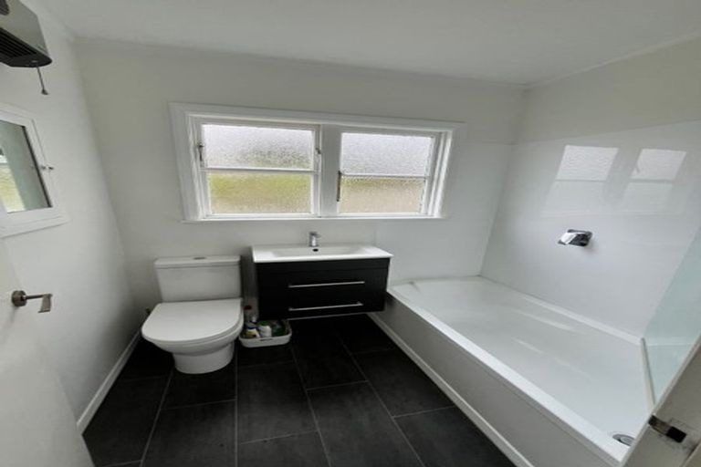 Photo of property in 6 Bowes Crescent, Strathmore Park, Wellington, 6022