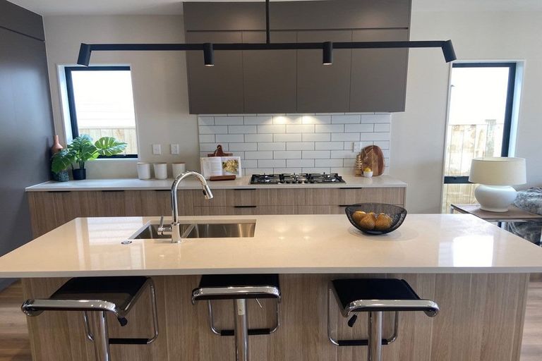 Photo of property in 12 Korowhiti Road, Clarks Beach, 2122