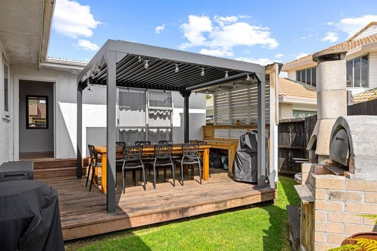 Photo of property in 1/212 Centreway Road, Orewa, 0931