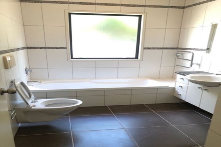 Photo of property in 52 Shelter Drive, Greenhithe, Auckland, 0632