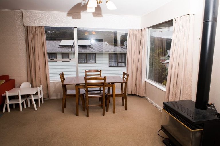 Photo of property in 110 Taylor Terrace, Tawa, Wellington, 5028