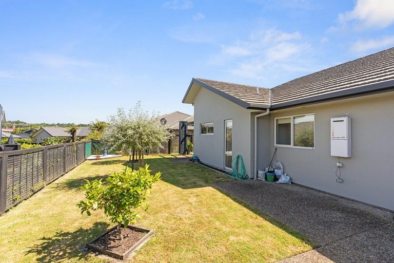 Photo of property in 30 Bridgewater Way, Pyes Pa, Tauranga, 3112