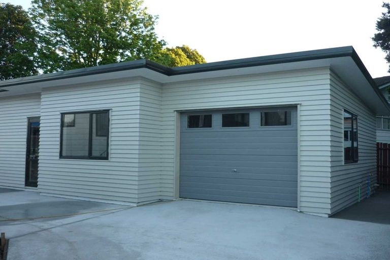 Photo of property in 2 Glucina Place, Glen Eden, Auckland, 0602