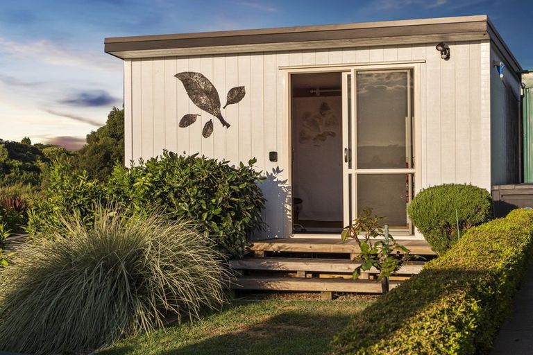 Photo of property in 21 Broadwater Close, Pyes Pa, Tauranga, 3112