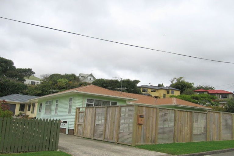 Photo of property in 6a Park Avenue, Tawa, Wellington, 5028