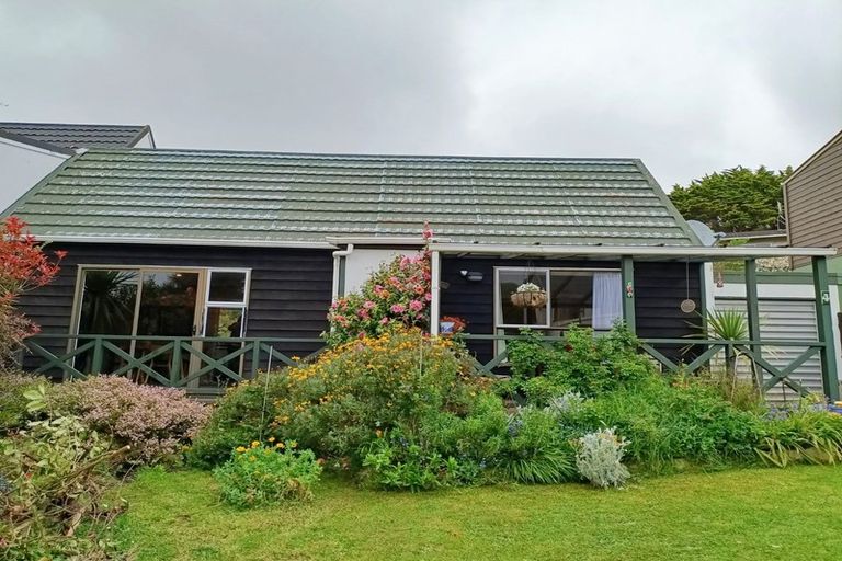 Photo of property in 4 Makatote Grove, Churton Park, Wellington, 6037