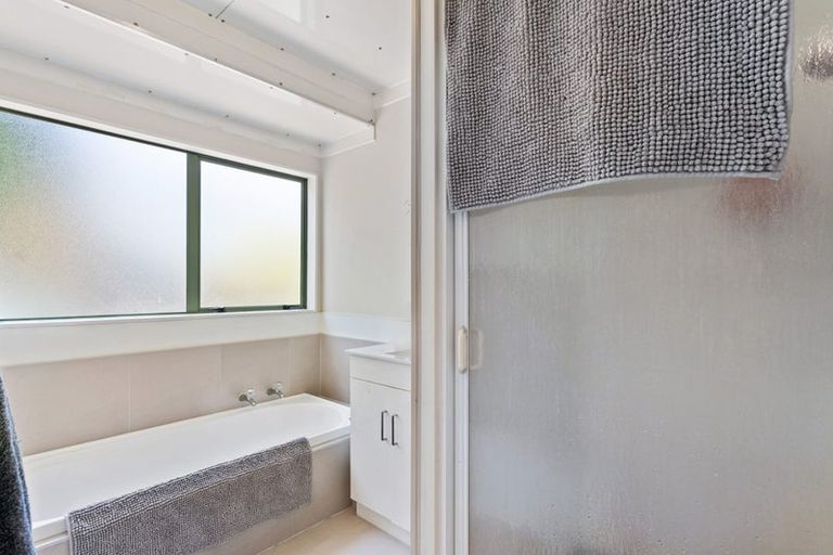 Photo of property in 2/4 Gibraltar Street, Howick, Auckland, 2014