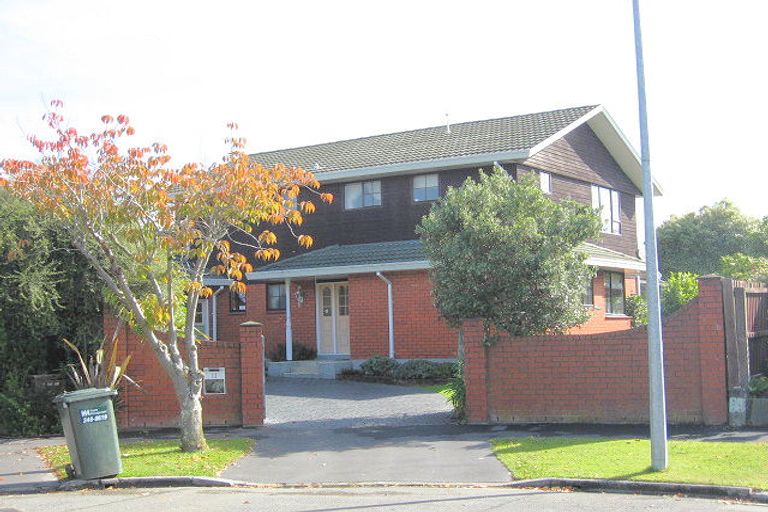 Photo of property in 11 Burrows Place, Ilam, Christchurch, 8041