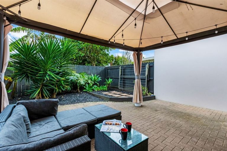 Photo of property in 9 Spalding Rise, Golflands, Auckland, 2013
