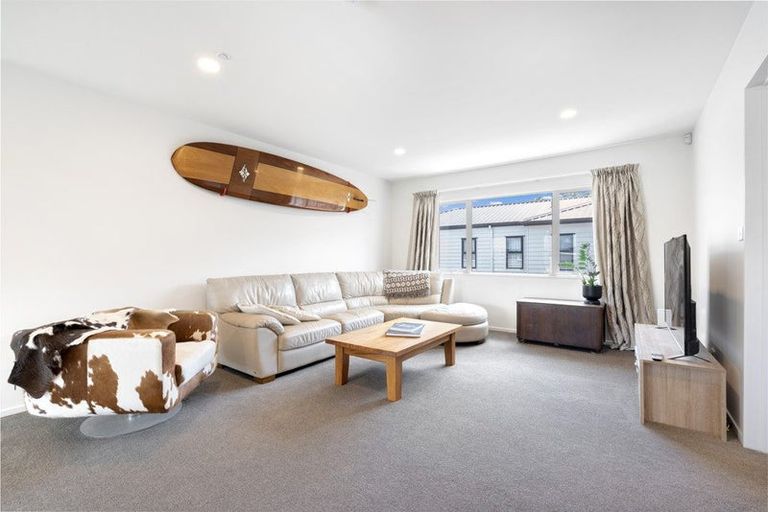 Photo of property in 18 Kahu Close, Orewa, 0931