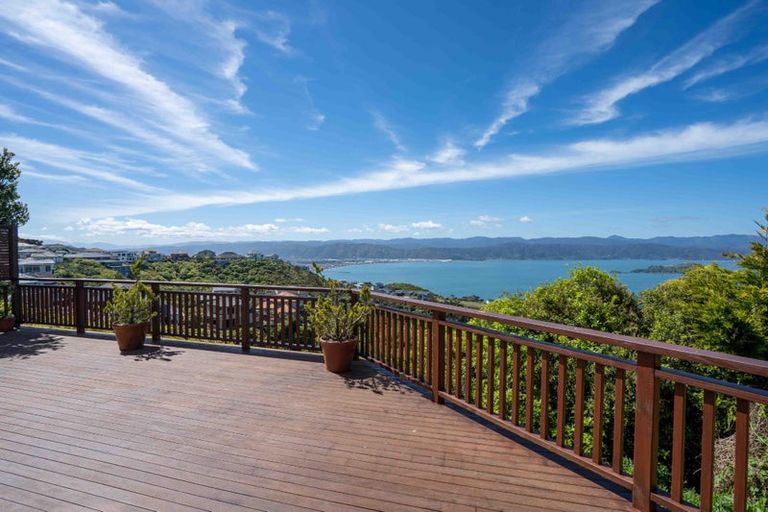 Photo of property in 40 Dress Circle, Newlands, Wellington, 6037
